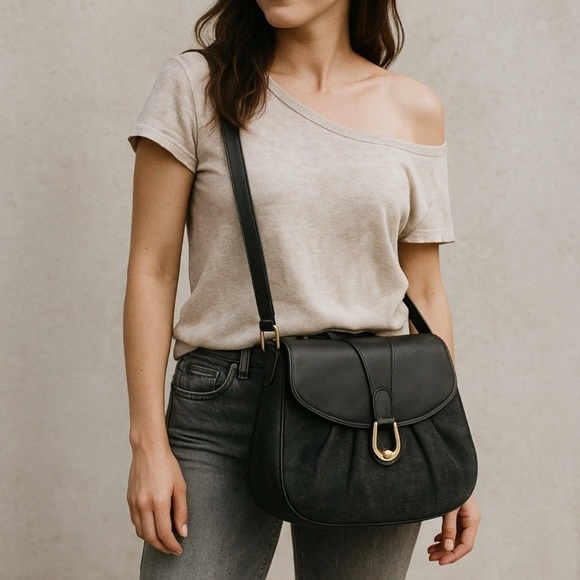 Authentic--Vintage Gucci Shoulder/ crossbody Bag – Textured pony hair- leather - Picture 2 of 8